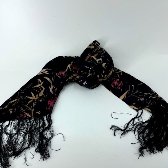Unbranded 100% Silk Beautifully finished Hand Made Scarf w / Fringe - Picture 2 of 10